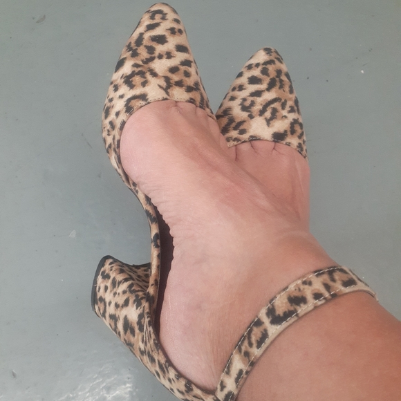 Charlotte Russe Shoes - Charlotte Russe CHEETAH Animal print pumps Ankle strap Chunky heel sz 6 fits 8.5